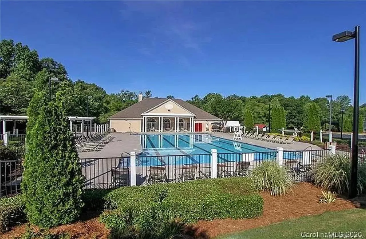 Spectacular Singe-Family Home With Pool & Amenities Charlotte Holiday home