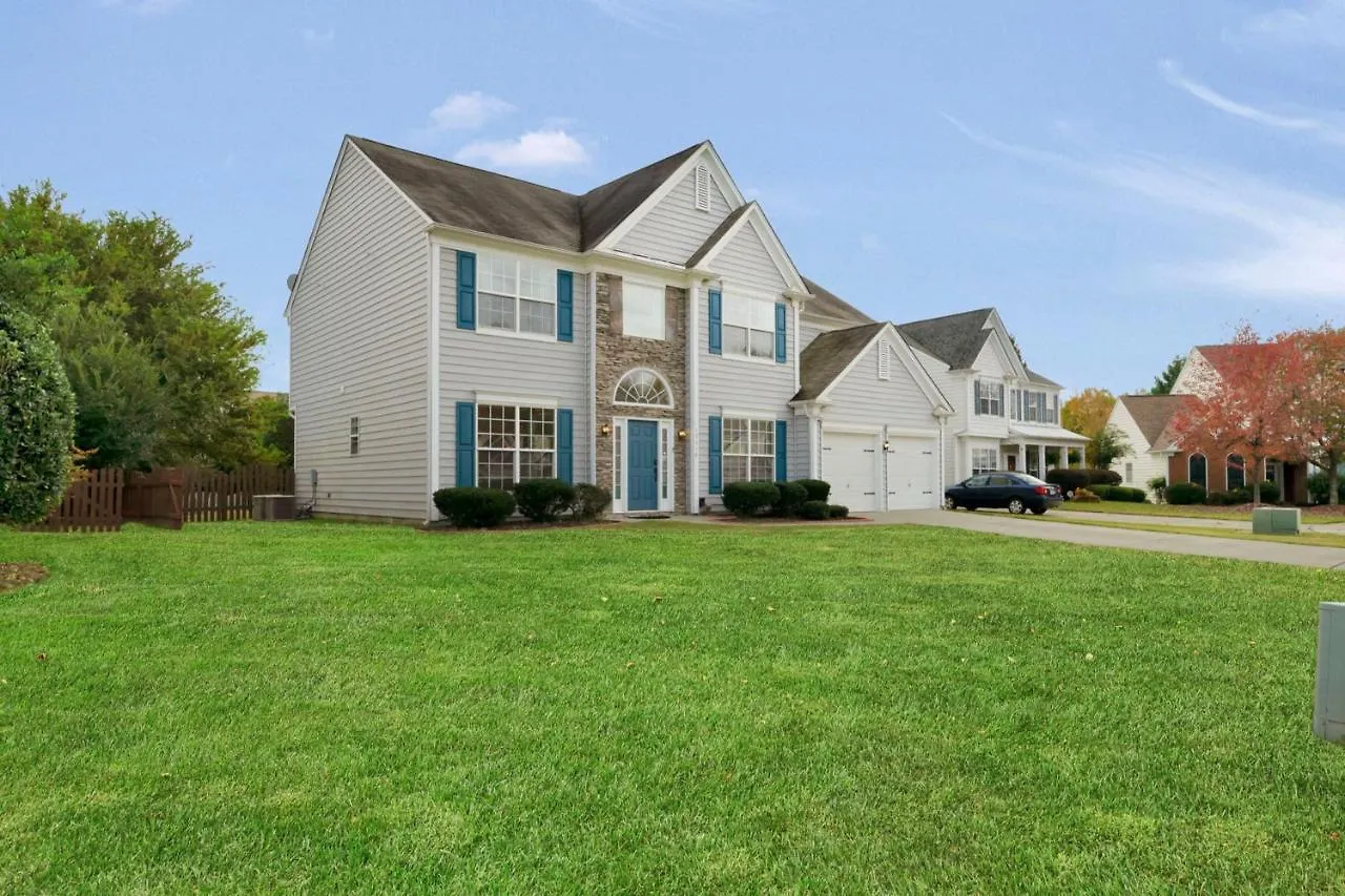 Holiday home Spectacular Singe-Family Home With Pool & Amenities Charlotte