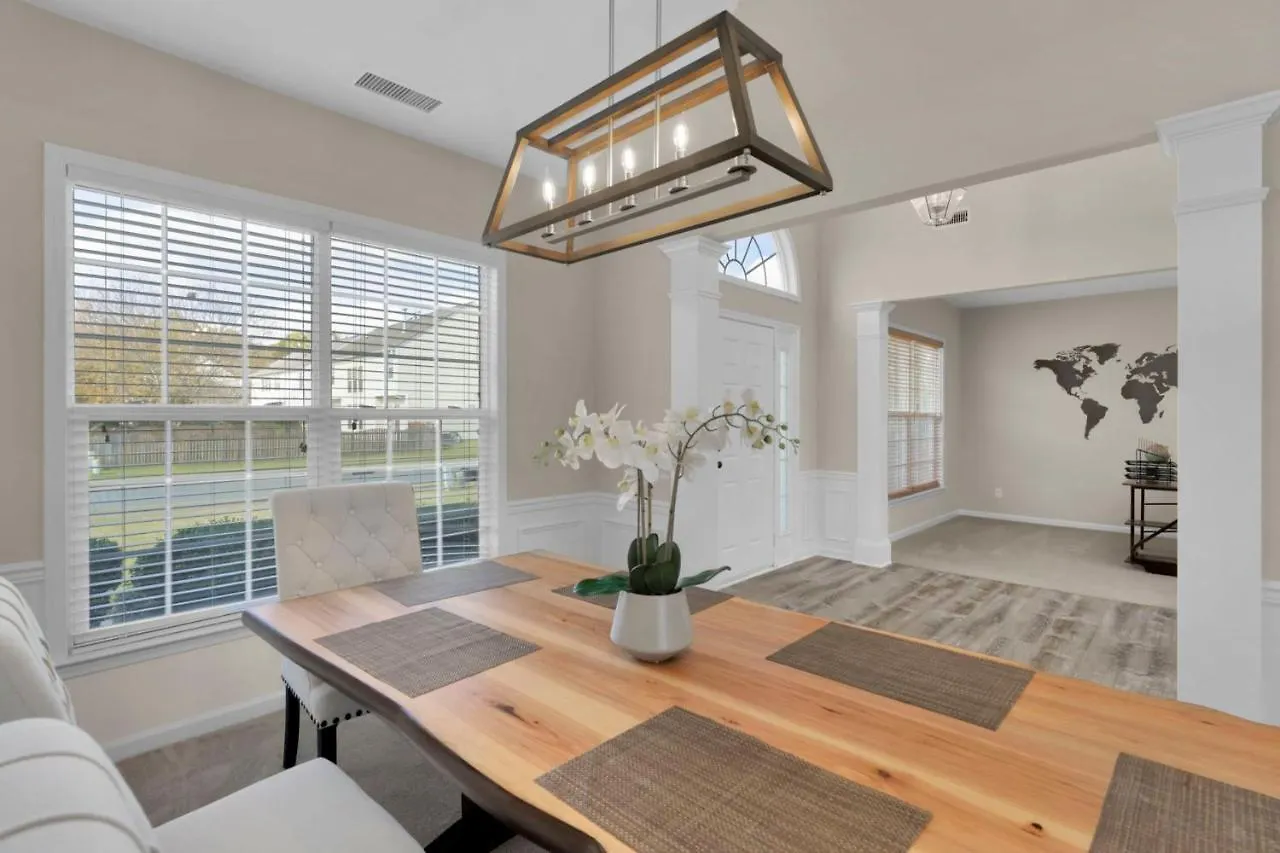 Spectacular Singe-Family Home With Pool & Amenities Charlotte Holiday home