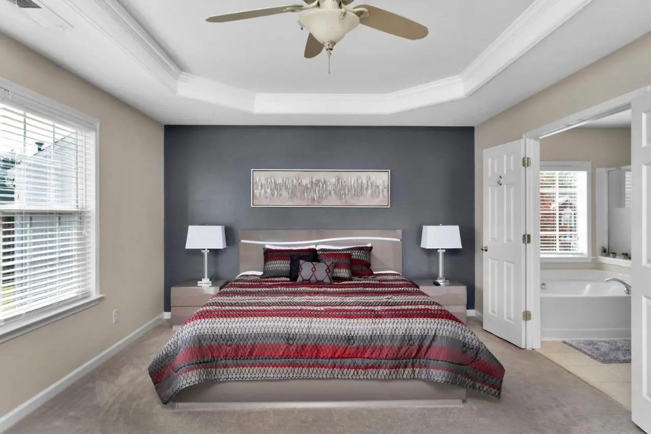 Spectacular Singe-Family Home With Pool & Amenities Charlotte Holiday home