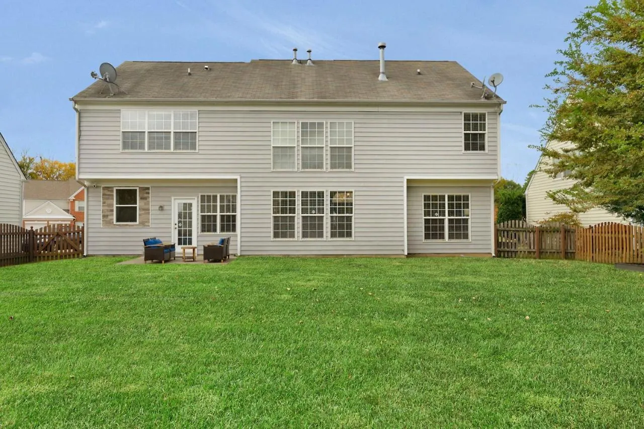 Spectacular Singe-Family Home With Pool & Amenities Charlotte