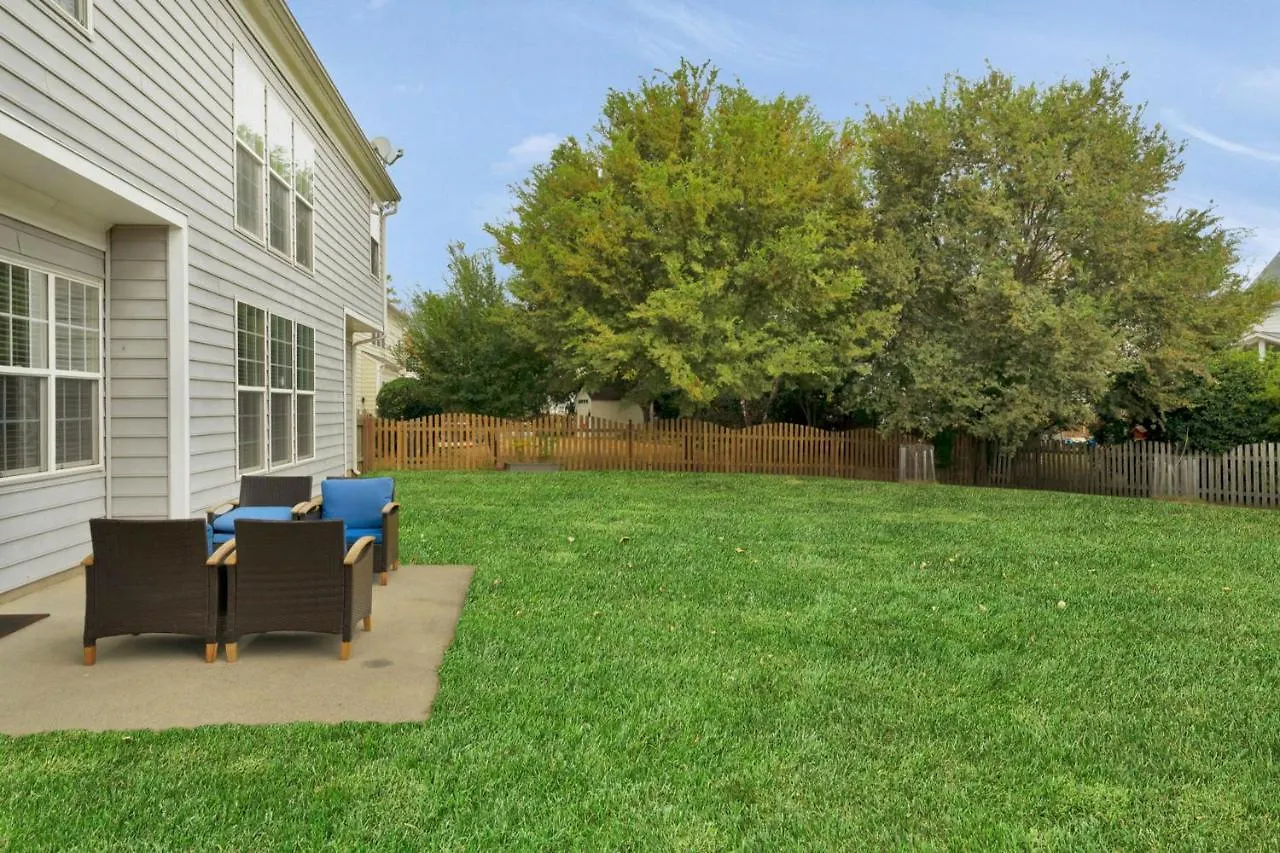 Spectacular Singe-Family Home With Pool & Amenities Charlotte Holiday home